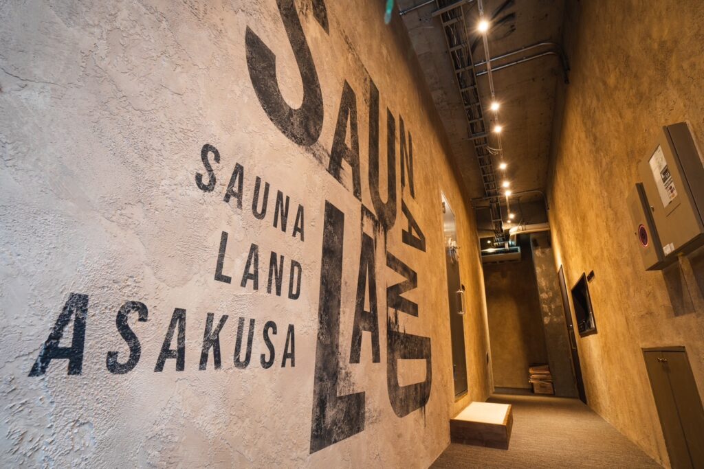 リニューアルしたSAUNALAND ASAKUSAの薪ストーブとサウナ室